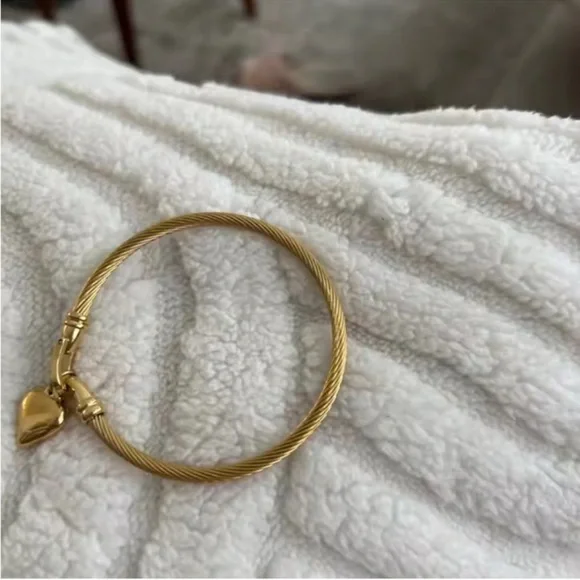 Anthropologie Gold Heart Charm Bracelet - Picture 6 of 6